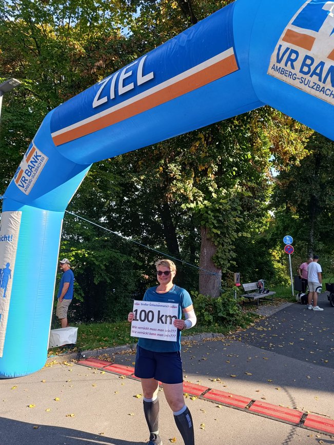 Zieleinlauf nach 100 Kilometern bei einer Wanderveranstaltung
