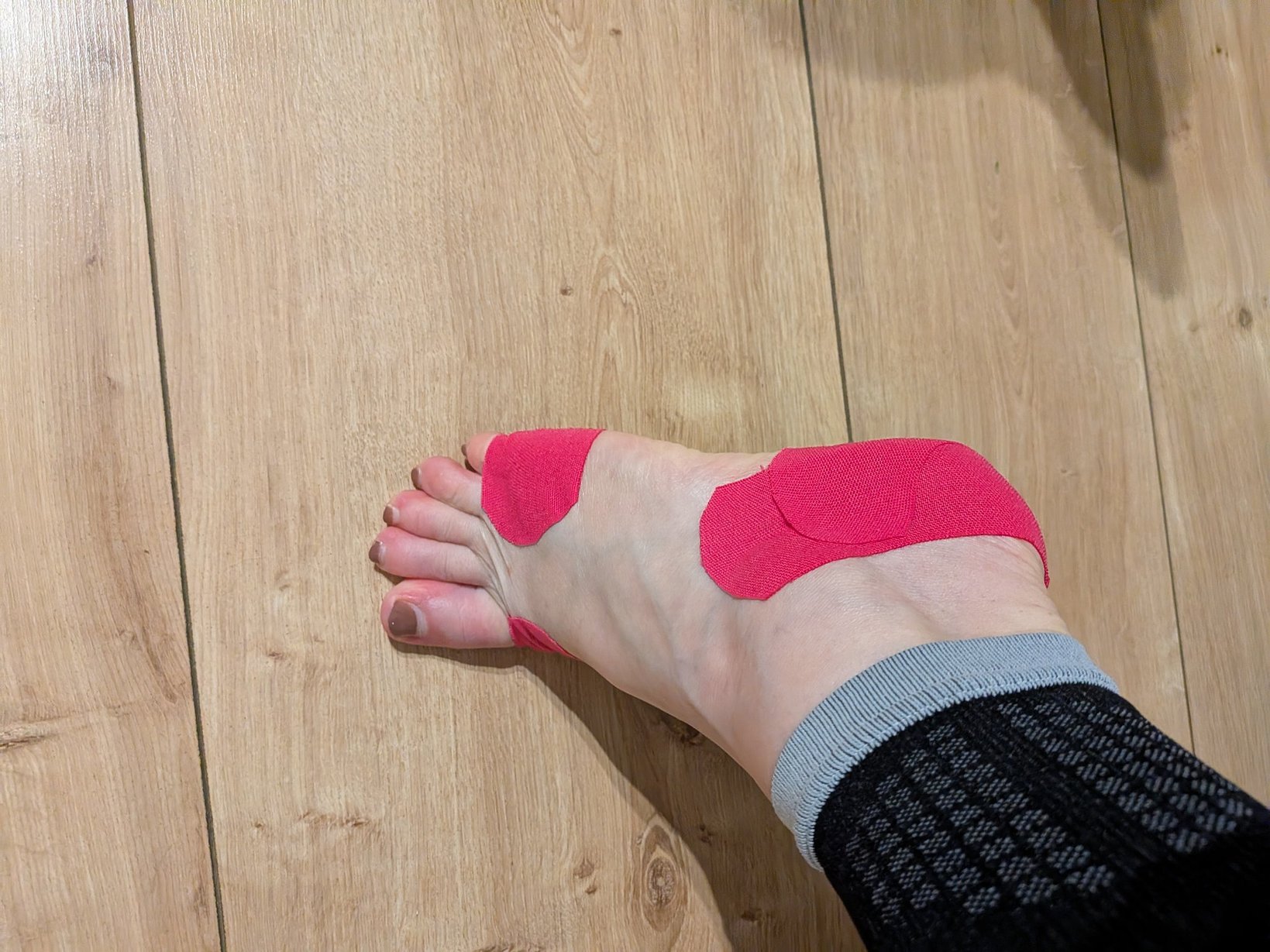 Getapter Fuß vor einer langen Wanderung